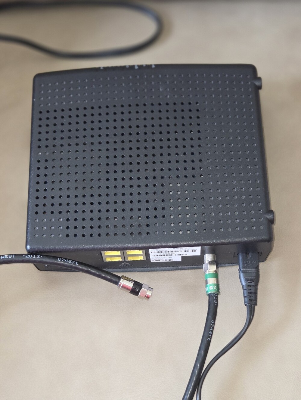ARRIS DG860P2 Cable Modem Router Combo - Picture 4 of 8